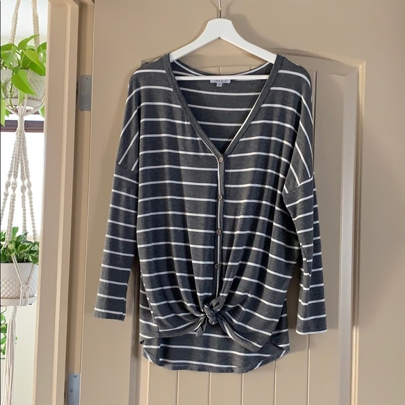 ♡ *GREY* White Birch Front Tie Shirt - Picture 5 of 8